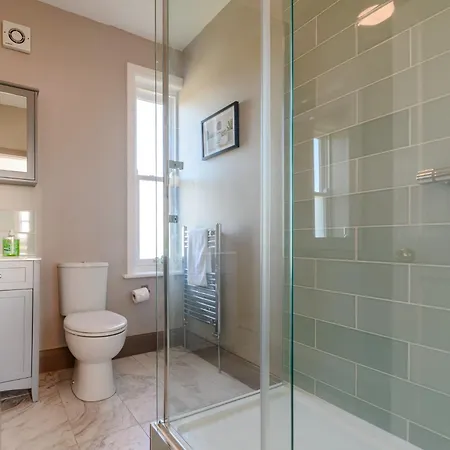 3 Bed In York 79525 Deighton