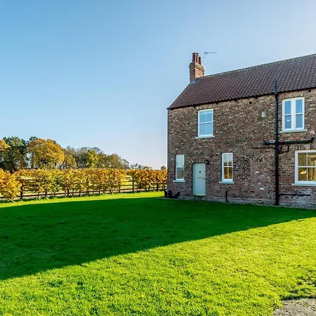 3 Bed In York 79525 Deighton