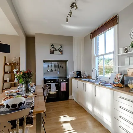 3 Bed In York 79525 Deighton